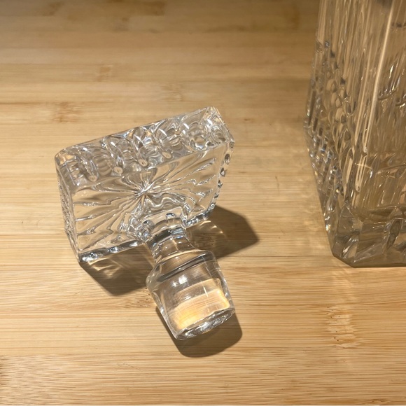 Vintage Crystal Glass Whiskey Decanter with Glass Stopper 1L Capacity - Picture 7 of 11